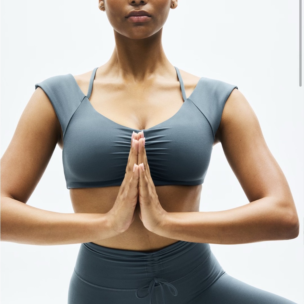 Athleta Cinch Built-in Bra Crop tee - NWT